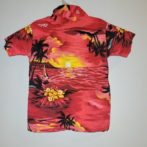 🏝 Toddler Boys Red Hawaiian Print Button Front Shirt 2T Tropical Vacation Vibes - Picture 3 of 6